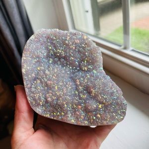 Aura amethyst free standing